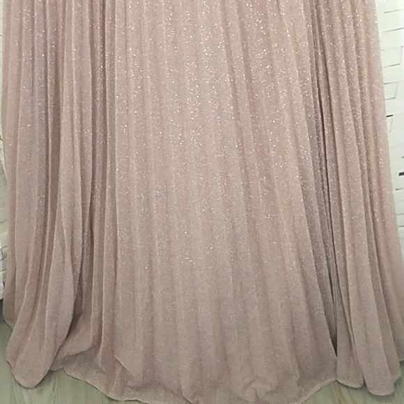 Shimmering Dusty Pink Grown - Picture 3 of 6